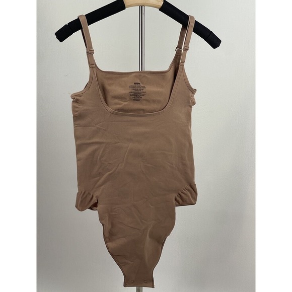 NEW!! SKIMS Bodysuit, Size 4XL. Adjustable Straps. Snap Bottom. Without Tags. - Picture 3 of 8